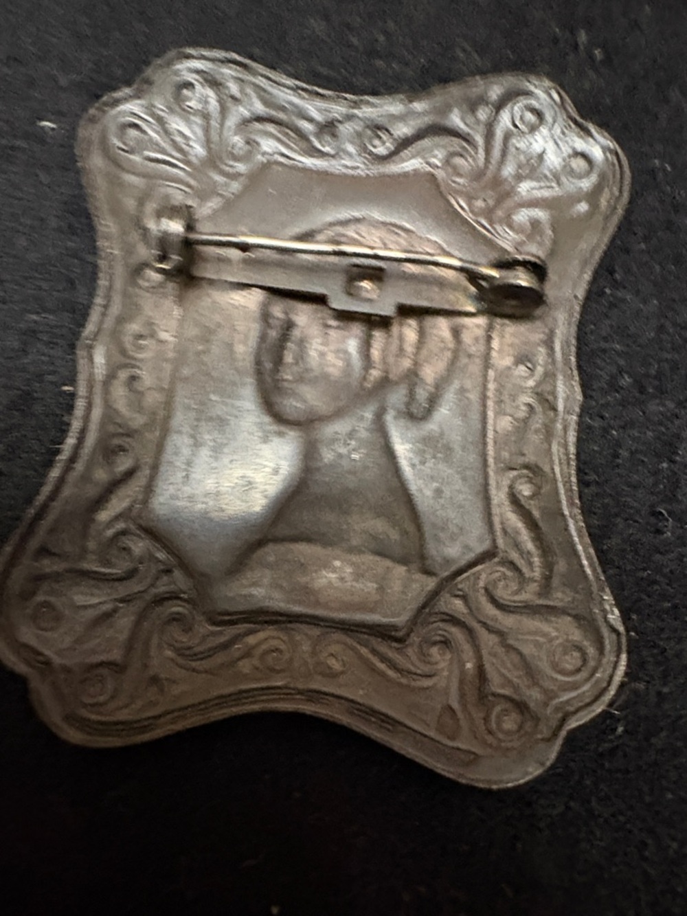 Antique-Style Bronze Cameo Brooch with Woman Profile - Picture 4 of 4